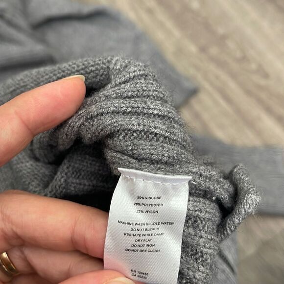 NEW. Grey Super Soft pullover sweater from Hudson Bay - Picture 5 of 5